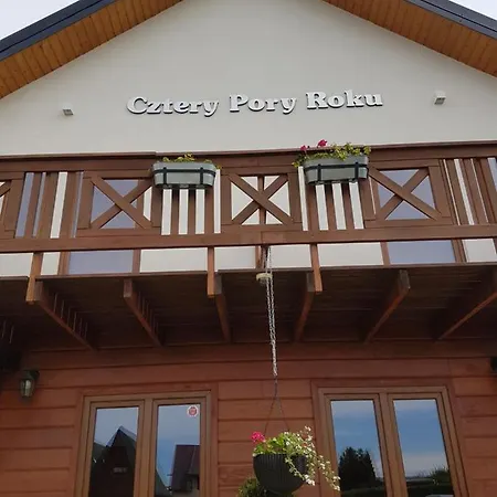 Cztery Pory Roku بيت خشبي